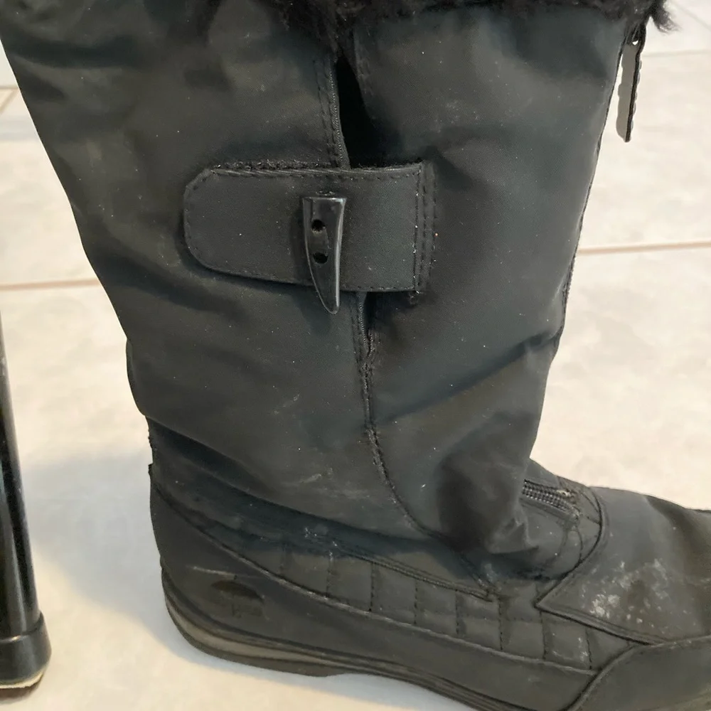Black Totes fur lined snow boots. Size 7.  Waterproof